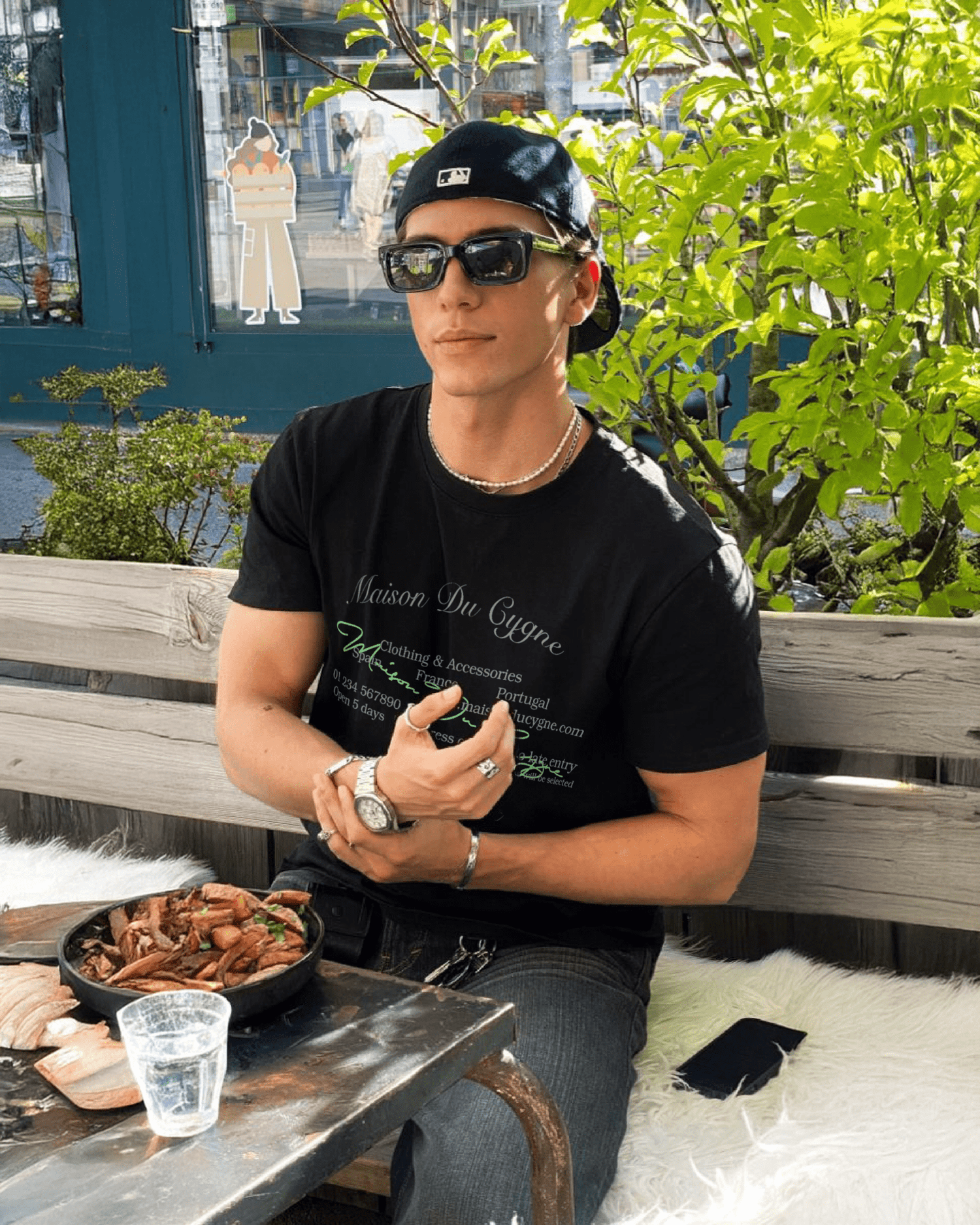 Essentials Tee - Maison Du Cygne