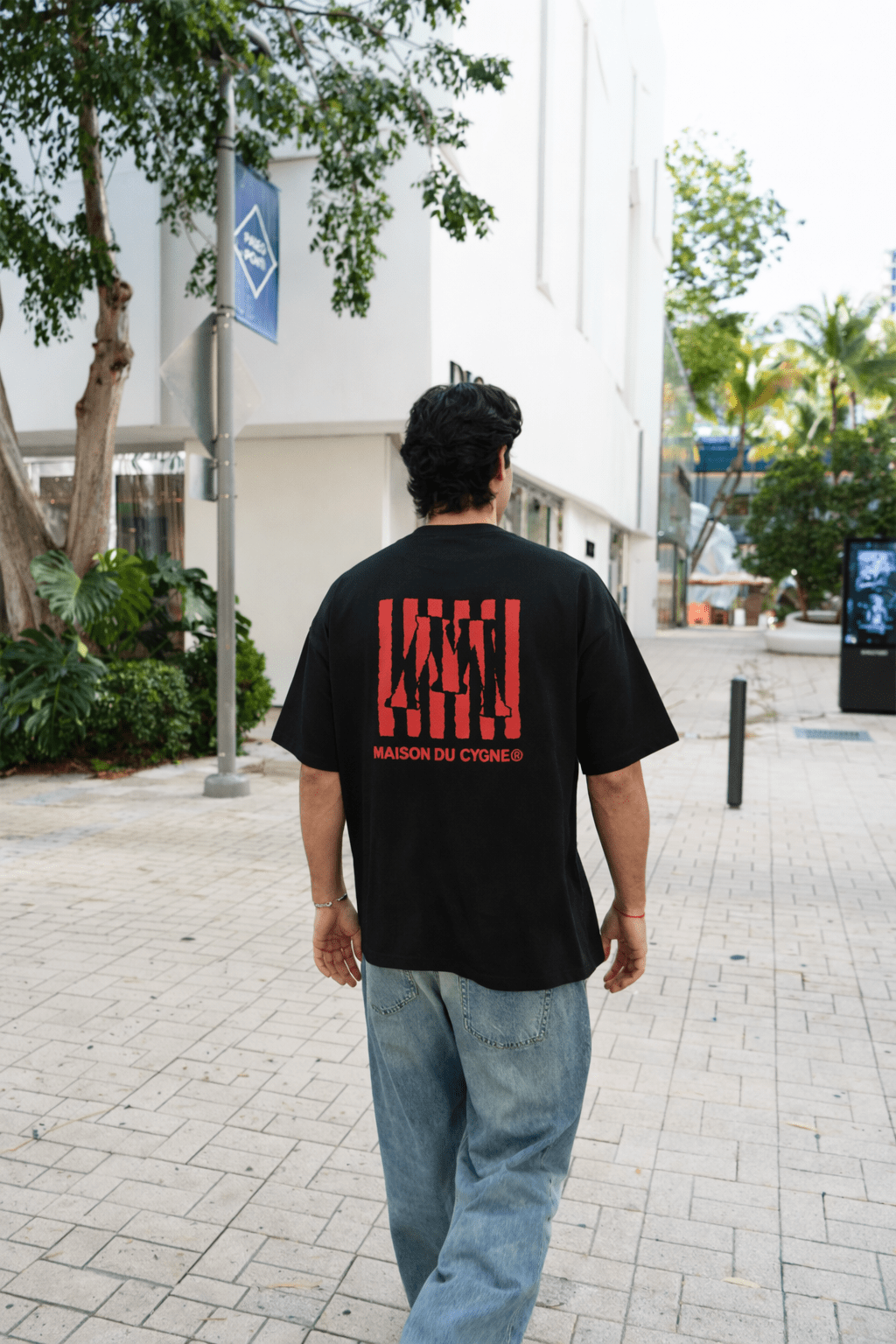 CLUB STANDARD TEE - Maison Du Cygne