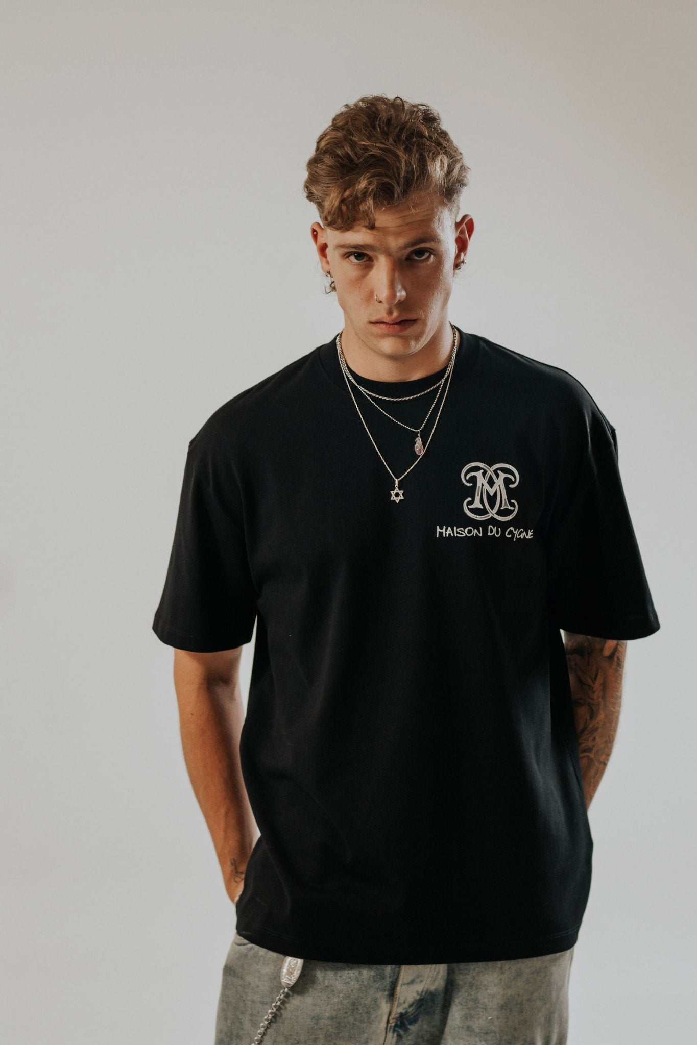 Who Cares Tee - Maison Du Cygne