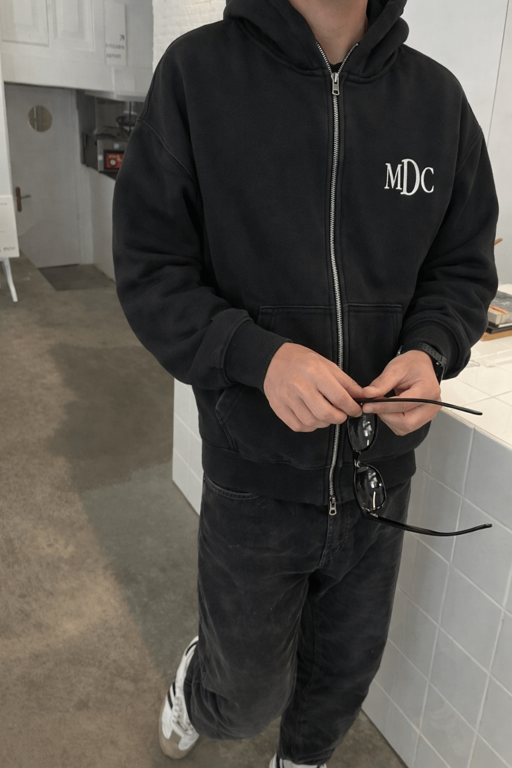 LE RACQUET CREST HOODIE - Maison Du Cygne