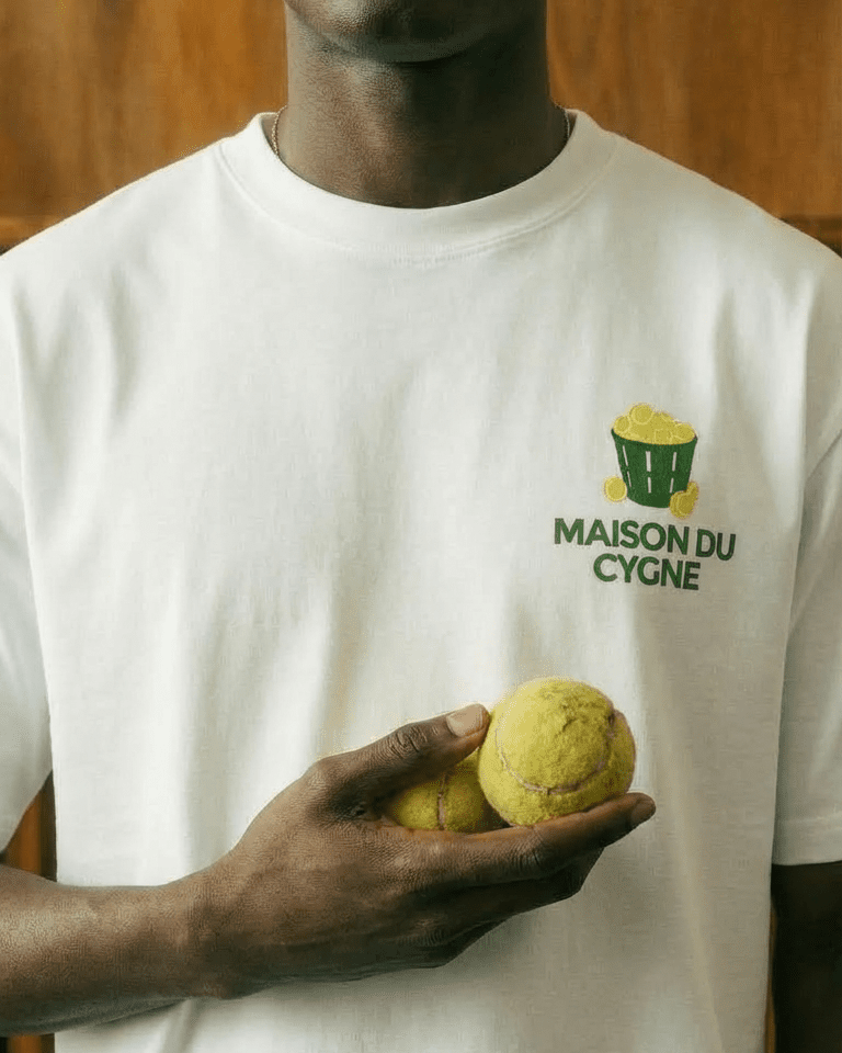 CLUB PRACTICE TEE - Maison Du Cygne